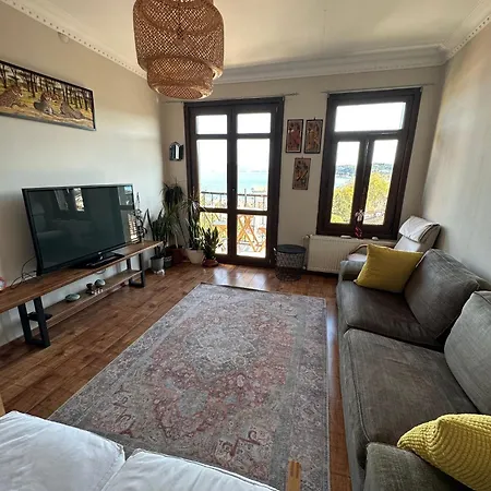 Historic Wooden House With Bosphorus View Apartmán