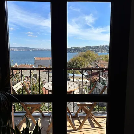 Historic Wooden House With Bosphorus View Apartmán